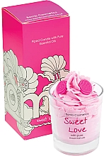 Kup Świeca zapachowa w szkle - Bomb Cosmetics Piped Candle Sweet Love