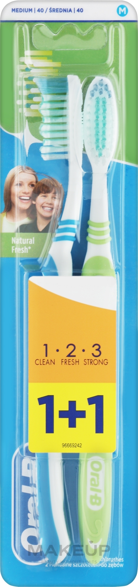 Zestaw średnich szczoteczek do zębów (niebieska + jasnozielona) - Oral-B 1 2 3 Natural Fresh 40 Medium 1 + 1 — Zdjęcie 2 szt.