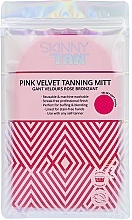 Aksamitna rękawica do aplikacji samoopalacza - Skinny Tan Pink Velvet Tanning Mitt — Zdjęcie N2