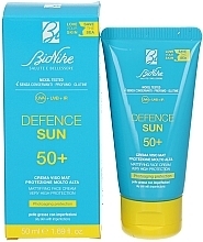 Krem matujący z filtrem przeciwsłonecznym - BioNike Defence Sun SPF50 Mattifying Face Cream — Zdjęcie N2