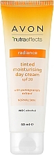 Kup Nawilżająco-koloryzujący krem do twarzy na dzień SPF 20 - Avon Nutra Effects Radiance Tinted Moisturising Day Cream