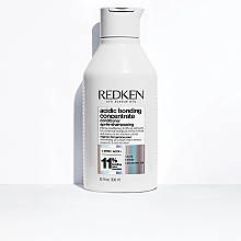 Odżywka do intensywnej pielęgnacji włosów zniszczonych farbowaniem - Redken Acidic Bonding Concentrate Conditioner — Zdjęcie N4