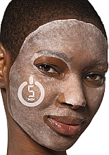 Ampułka w masce na tkaninie detoksykująca z niacynamidem i ekstraktem z jarmużu - Garnier Skin Naturals Sheet Mask Detoxifying Ampoule — Zdjęcie N2