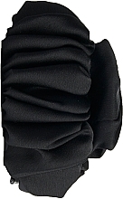 Satynowa spinka do włosów z falbankami, czarna - Revolution Haircare Ruched Satin Claw Clip Black — Zdjęcie N1
