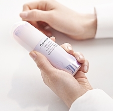 Rozświetlające serum do twarzy - Shiseido White Lucent Illuminating Micro-Spot Serum — Zdjęcie N4
