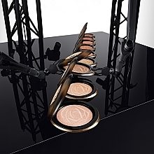 Bronzer do twarzy z matowym efektem - Lancome Teint Idole Ultra Wear C.E. Skin Transforming Bronzer — Zdjęcie N3