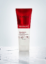 Żel peelingujący z kwasem glikolowym do oczyszczania i wygładzania twarzy - L'Oreal Paris Revitalift — Zdjęcie N2