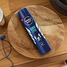 Antyperspirant w sprayu dla mężczyzn - NIVEA Dry Fresh Men Deodorant — Zdjęcie N5