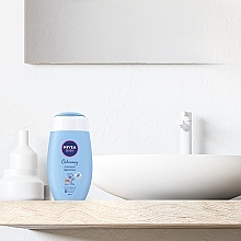 Ochronny szampon łagodzący do włosów dla dzieci - NIVEA BABY Soothing Hypoallergenic Shampoo — Zdjęcie N3