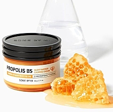 Kojący krem ​​propolisowy o działaniu rozświetlającym - Some By Mi Propolis B5 Glow Barrier Calming Cream — Zdjęcie N2