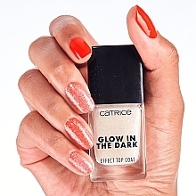 Top coat do paznokci świecący w ciemności - Catrice Glow In The Dark Effect Top Coat — Zdjęcie N6