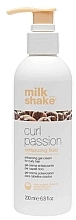 Fluid do kręconych włosów - Milk Shake Curl Passion Enhancing Fluid — Zdjęcie N1