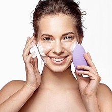 Soniczna szczoteczka do oczyszczania twarzy - Foreo Luna 2 For Sensitive Skin — Zdjęcie N5
