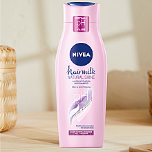 Szampon do włosów nadający połysk z mleczkiem migdałowym i ekstraktem z magnolii - Nivea Hair Milk Natural Shine Ph-Balace Shampoo — Zdjęcie N3
