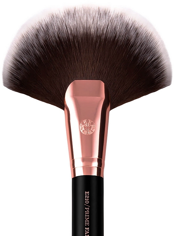 Pędzel do rozświetlacza, E210, czarny - Luvia Cosmetics Prime Fan Brush Black — Zdjęcie N2