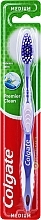 Szczoteczka do zębów Premier, średnio twarda №2, fioletowa - Colgate Premier Medium Toothbrush — Zdjęcie N1