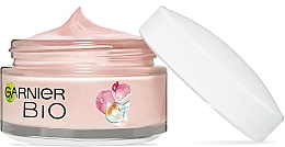 Krem z olejkiem z dzikiej róży rozjaśniający poszarzałą skórę - Garnier Bio Rosy Glow 3in1 Youth Cream — Zdjęcie N11