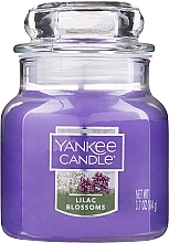 Kup Świeca zapachowa w słoiku Kwitnące bzy - Yankee Candle Lilac Blossoms