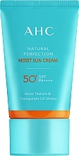 Kup Lekki nawilżający krem ​​przeciwsłoneczny - AHC Natural Perfection Moist Sun Cream SPF50+/PA++++