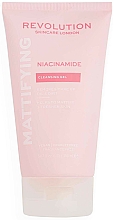 Kup Matujący żel myjący z niacynamidem do twarzy - Revolution Skincare Niacinamide Mattifying Cleansing Gel