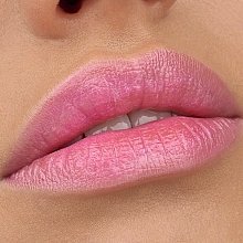 Pomadka do ust - Essence Space Glow Colour Changing Lipstick — Zdjęcie N5