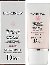 Emulsja przeciwsłoneczna do twarzy - Dior Diorsnow Ultimate UV Shield Skin-Breathable Brightening Emulsion SPF50-PA++++ — Zdjęcie N2