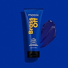 Maska neutralizująca miedziane i żółte odcienie włosów brunetki - Matrix Total Results Brass Off Neutralizating Dyes Mask — Zdjęcie N10
