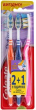 Zestaw trzech szczoteczek do zębów (średnia twardość, pomarańczowa + niebieska + różowa) - Colgate Medium Toothbrush — Zdjęcie N1