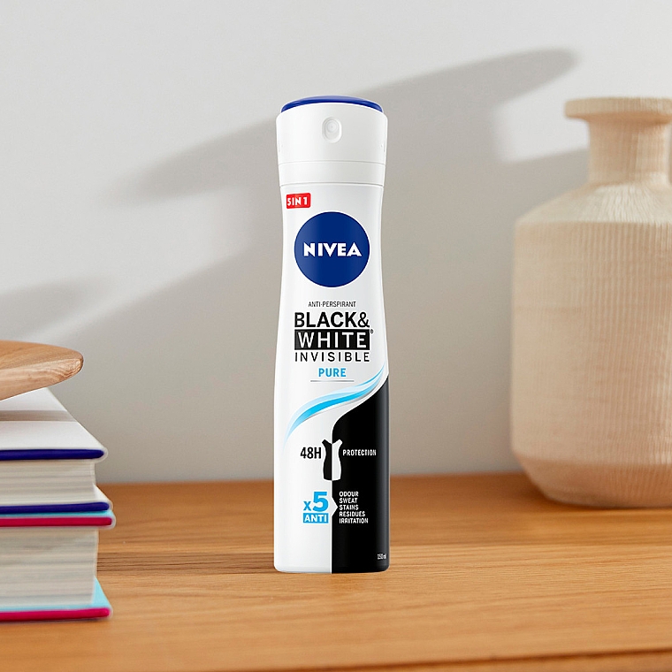 Antyperspirant w sprayu - NIVEA Black & White Invisible Pure Fashion Edition 48H Protection — Zdjęcie N5