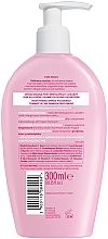 Delikatna emulsja do higieny intymnej - AA Cosmetics Intymna Pure Pastelle For Girls — Zdjęcie N2