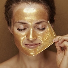 Rozświetlająca maska do twarzy z płynnym złotem - Avon Planet Spa Radiance Ritual Liquid Gold Face Mask — Zdjęcie N5