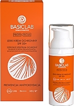 Lekki krem ochronny do twarzy SPF 50+ - BasicLab Dermocosmetics Protecticus Protective Cream SPF50 + — Zdjęcie N1