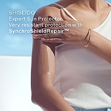 PRZECENA! Krem nawilżający do twarzy i ciała z ochroną przeciwsłoneczną SPF 50 - Shiseido Sun Expert Protection Face and Body Lotion SPF50 * — Zdjęcie N4