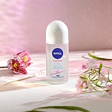 Dezodorant w kulce - NIVEA Fresh Flower 48H Deodorant — Zdjęcie N2
