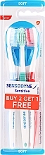 Zestaw szczoteczek do zębów, 3 sztuki, niebieska + zielona + czerwona - Sensodyne Sensitive Toothbrush 2+1 Pack — Zdjęcie N1