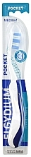 Kup Podróżna szczoteczka do zębów, średnio twarda, niebieska - Elgydium Pocket Medium Toothbrush