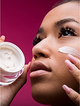 Nawilżający krem do twarzy z kwasem hialuronowym i masłem murumuru - SkinDivision Priming Moisturizer Complexion-Enhancing Rich Cream — Zdjęcie N7