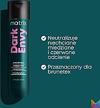 Szampon do włosów neutralizujący czerwone odcienie - Matrix Total Results Dark Envy Shampoo — Zdjęcie N3