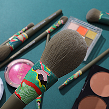 Zestaw pędzli do makijażu, 7 szt - Eigshow Beauty Essential Greener Model Fresher Brush Kit — Zdjęcie N9