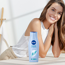 Pielęgnujący szampon zwiększający objętość włosów cienkich - NIVEA Hair Care Volume Care Shampoo  — Zdjęcie N8