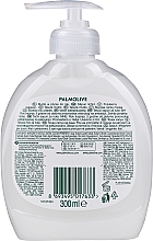 Oliwkowe mydło w płynie - Palmolive Naturals Ultra Moisturising Liquid Hand Soap — фото N2
