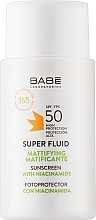 Kup Matujący super fluid przeciwsłoneczny SPF 50 z niacynamidem - Babe Laboratorios Super Fluid SPF 50
