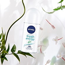 Antyperspirant w kulce - NIVEA Energy Fresh Deodorant Roll-On — Zdjęcie N2