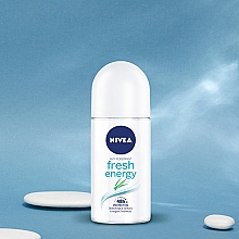 Antyperspirant w kulce - NIVEA Energy Fresh Deodorant Roll-On — Zdjęcie N3