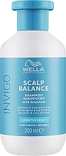 Kup Delikatny szampon z alantoiną do wrażliwej skóry głowy - Wella Professionals Invigo Balance Senso Calm Sensitive Shampoo