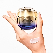 Ujędrniający krem do twarzy - Shiseido Vital Perfection Uplifting And Firming Advanced Cream (wymienny wkład) — Zdjęcie N3