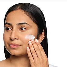 The Ordinary Natural Moisturizing Factors + HA - Krem nawilżający z kwasem hialuronowym — Zdjęcie N4