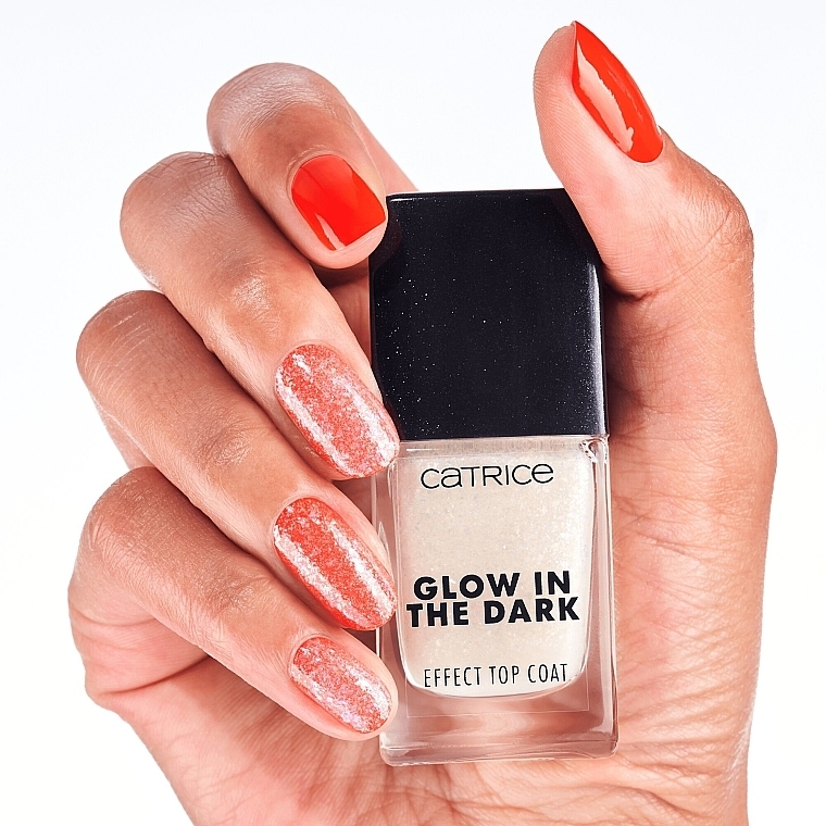 Top coat do paznokci świecący w ciemności - Catrice Glow In The Dark Effect Top Coat — Zdjęcie N6