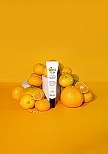 PREZENT! Serum do twarzy w ampułce z ekstraktem z yuzu - FarmStay Citrus Yuja Vitalizing Rich Therapy Ampoule — Zdjęcie N3