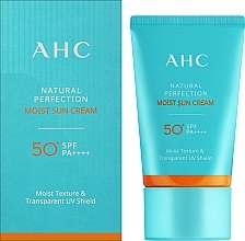 Lekki nawilżający krem ​​przeciwsłoneczny - AHC Natural Perfection Moist Sun Cream SPF50+/PA++++ — Zdjęcie N2